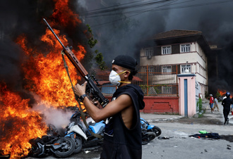 尼泊爾Z世代示威燒高官住處 傳前總理夫人受困被燒死