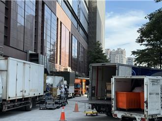 新光三越台中店啟動進貨 拚9月底復業 櫃姐：終於回家