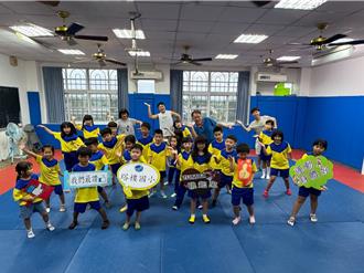 大學選修課進到屏東塔樓國小 ZUMBA社團帶孩子邊跳邊健身
