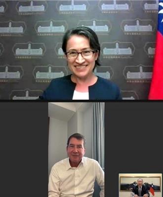 破除駐美代表換人傳言？蕭美琴與俞大㵢隔空同框