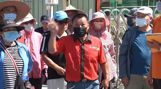 影》高雄人怒了  興達電廠前集結轟賴、卓：都在等領錢沒做事