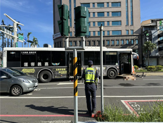 嘉義死亡車禍！老婦騎腳踏車遭右轉公車撞擊 慘死輪下