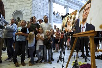 海納百川》查理•柯克槍擊致死對美國社會衝擊影響（廖明輝）