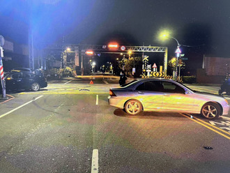 深夜對決！未禮讓幹道車釀禍　兩車猛撞畫面曝光