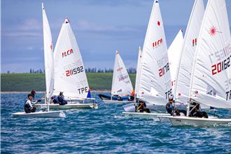 總統盃帆船賽開跑！澎湖海域「無風」189選手無法開賽