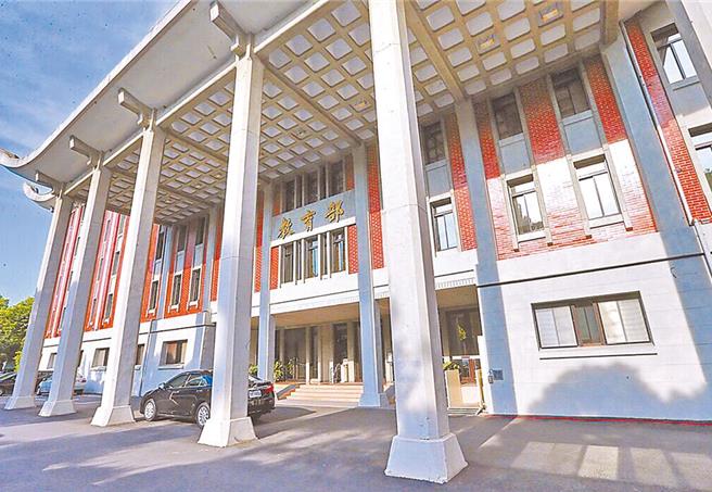 教育部在「因应国际情势强化经济社会及民生国安韧性特别条例」下「强化高教人才培育」项目获配特别预算200亿元，所提出之规划是回应现实挑战、同时掌握国际转机之前瞻策略，其措施内容对高等教育具有必要性。（本报系资料照）