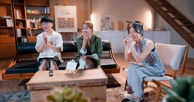 小賴（左起）、蔡逸帆、心理師陳湘妤擔任青春觀察員。（圖／公視+提供）