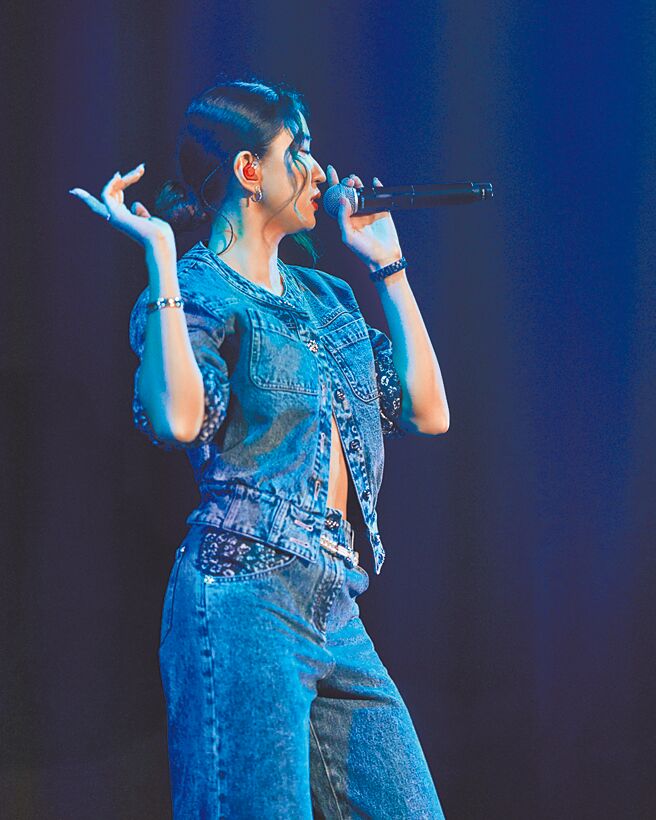 9m88与ØZI合唱的部分成为现场演出的最大亮点。（CHANEL提供）