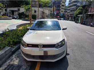 欠繳罰單10萬大戶自投羅網！車停執行分署門口遭「  智慧扣車」當場查扣