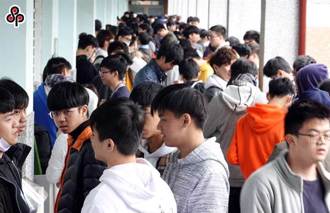 從冰箱到代理孕母！歷年學測作文題比一比 網：還我52赫茲鯨魚