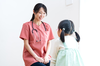 国小生撞伤头溅血 家长疑校方延误送医 校护反指：无限上纲