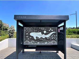 豹紋鯊領軍躍上台中海洋館候車亭 串聯海線公車站亮點