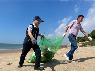 金門塔山電廠攜手社區淨灘 維護海洋永續發展