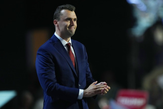 預謀？柯克槍擊案專書「案發前1天」上架 人事時地物俱全