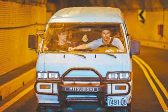 凤小岳高温拍公路电影 气到冒烟