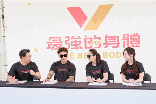 徐展元（左起）、郭泓志、錢薇娟、蔡尚樺負責講評。（好看娛樂提供）