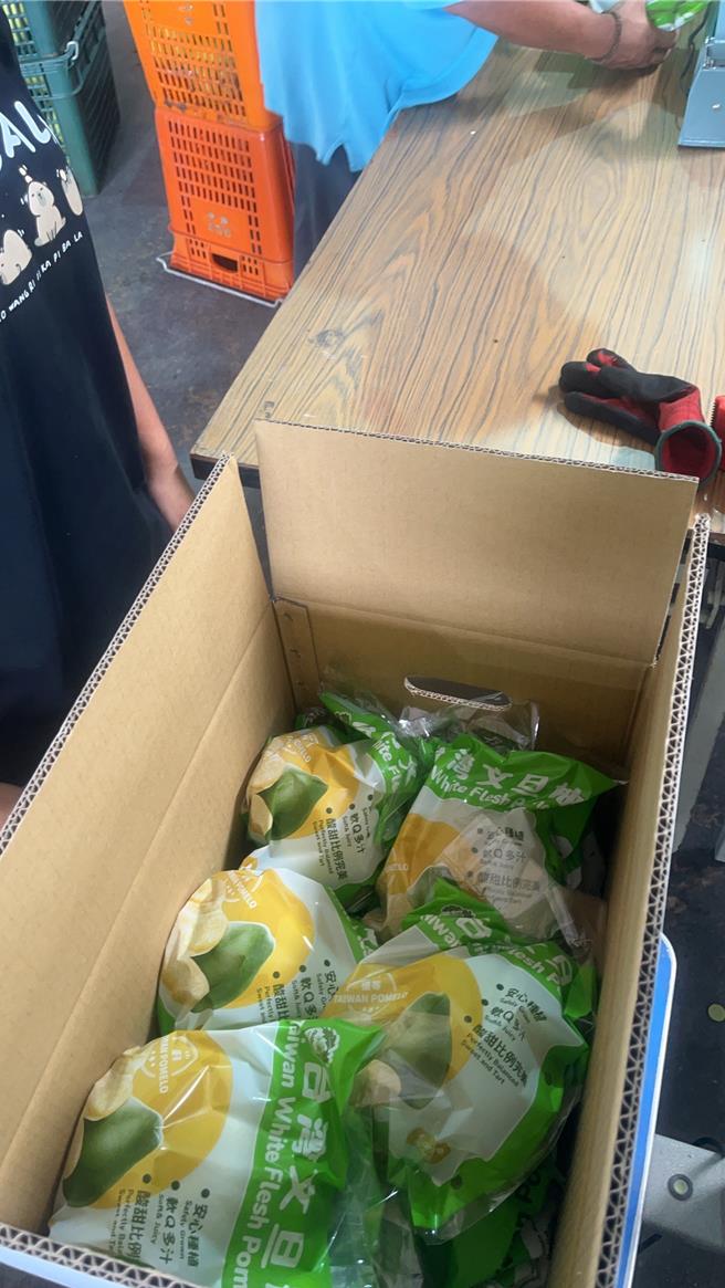 瑞穗鄉農會拓展海外市場，首度以「單粒包裝」方式外銷至新加坡，產品包裝上以中英文標示，清楚呈現產地來源、產品資訊與食用方式，讓消費者能安心選購。預計將於新加坡大型超市上架。（ 瑞穗鄉農會提供／王志偉花蓮傳真）