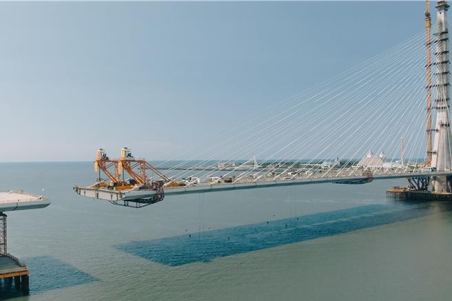 淡江大橋9月16日將合龍，接起淡水與八里端。（交通部提供／蔡明亘台北傳真）