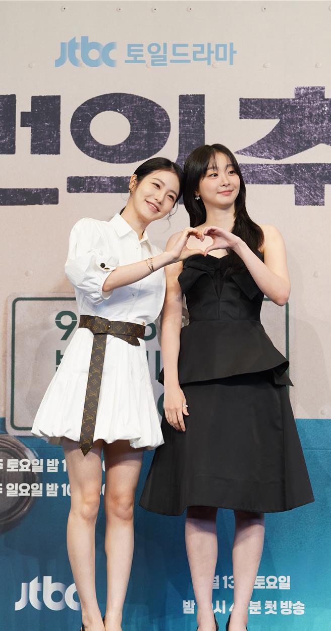 辛叡恩（左）感謝金多美她更快進入角色。（Hami Video提供）