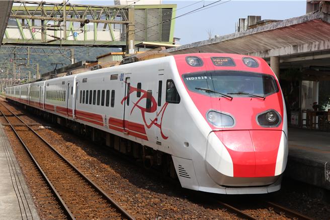 因应3大连假搭乘需求增加，台铁宣布再加开班次。（本报资料照片）