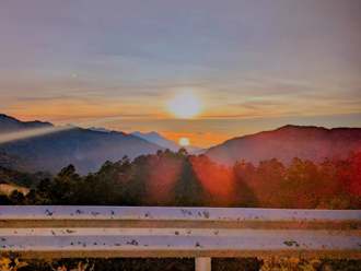 超級奇景 福壽山農場「2個太陽」隔雲海相望照片曝 官方解釋了