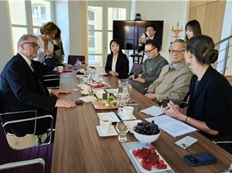 台捷文学深度交流　文化部长回归作家小野　哈维尔图书馆开讲