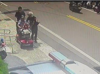 93岁老翁电动车卡路中 大雅警救援竟「捡到同学阿公」