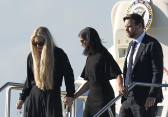 影》柯克遇刺身亡 愛妻淚眼現身首打破沉默誓言延續使命