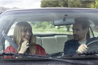 「小丑女」瑪格羅比產後復出超火辣 全透視禮服致敬喬治亞曼尼