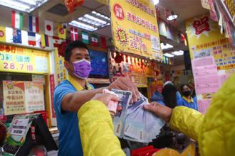 巧合？頭獎3.15億獎落台中 彩券行曝店貓當天反常1舉動 財神爺降臨
