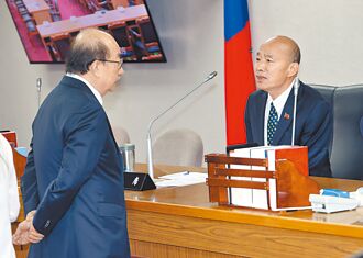 影》柯建銘協商神開場 韓國瑜「猛誇」：家有一老如有一寶