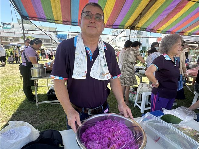 宏昌家族锺敏渊结合台东新鲜水果及食材，打算呈现创意客家料理。（蔡旻妤摄）