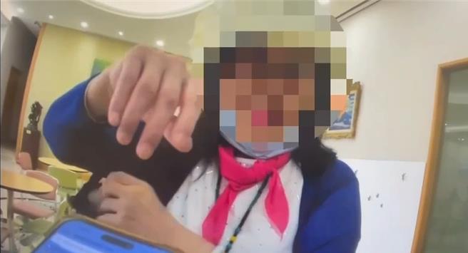 警方查证时意外发现温妇遭到通缉。（翻摄照片／林郁平台北传真）