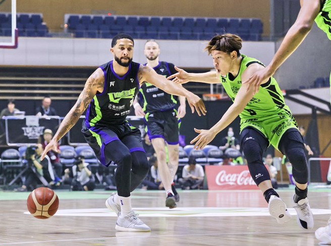 攻城獅洋將力獅運球尋求突破機會。(攻城獅提供)