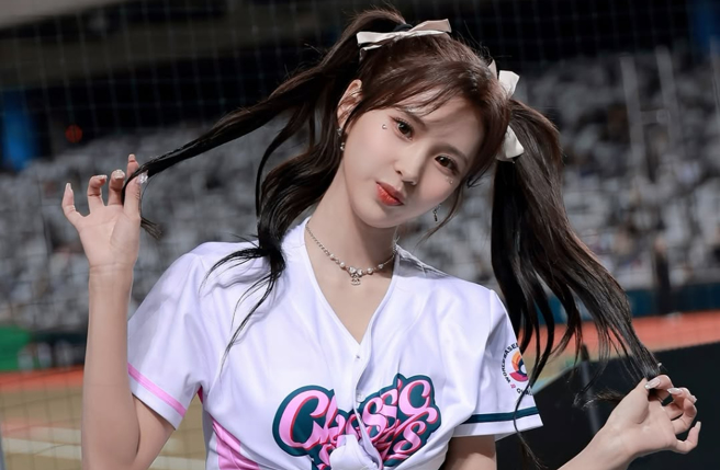 偶像女團出身的全恩菲外型亮眼，舞蹈實力驚人，卻屢傳情緒不穩、理念不合，讓經紀公司、球團直搖頭。（圖／IG@_j.eunb）