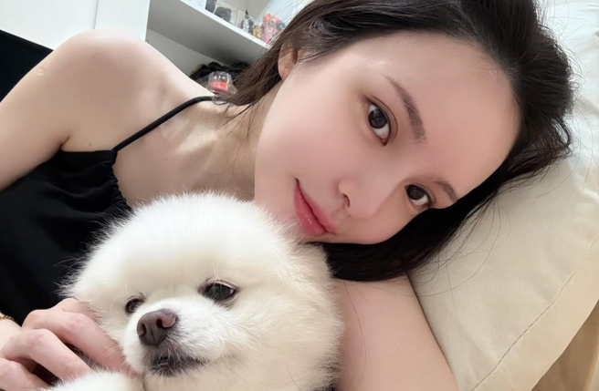 詩亞對此笑稱「鬼月果然什麼都市傳說都有」，認為對方無憑無據。（圖／IG@siya0103）