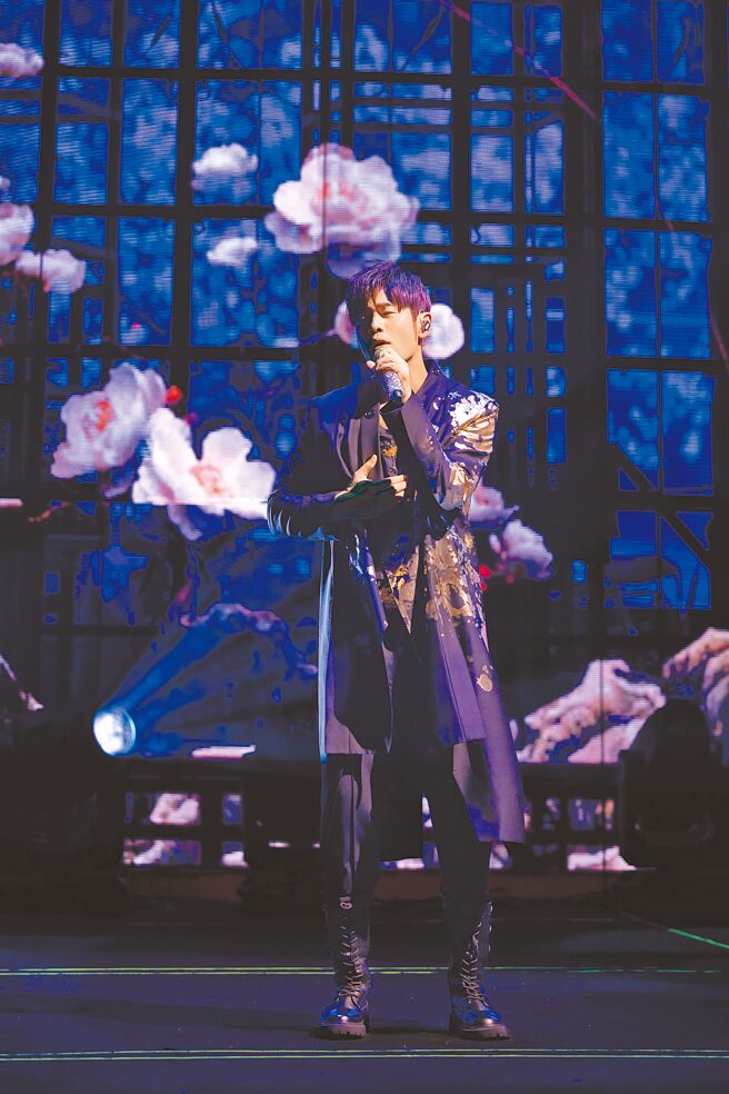 周杰伦向来热心公益，日前被网友发现多年来默默捐款助学童。（资料照片）