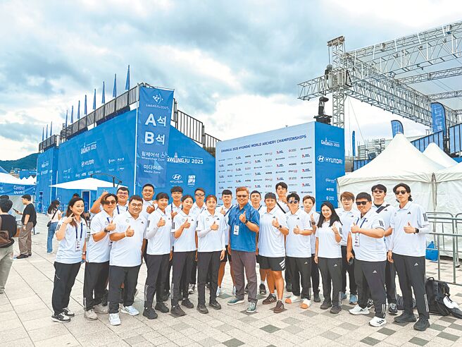 中華射箭代表隊在韓國光州世界錦標賽結束所有賽程，預計13日返抵國門，反曲弓女團接連擊敗地主韓國與日本，勇奪運動部掛牌成立後第一面國際賽金牌。（中華民國射箭協會提供）