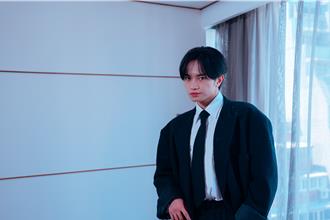 中島健人愛《遊戲王》中文版青眼白龍塞手機殼　見ZICO宛如灰姑娘