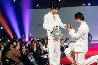 《秘密关系》拓晞CP公开亲亲！成晞下跪求婚王君豪 粉丝心臟爆击