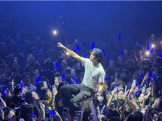 娄峻硕嗨唱到一半「紧急中断」　5分钟全场无声原因曝