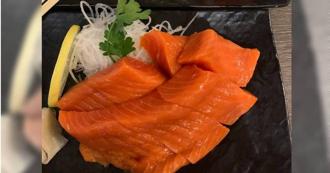 吃到饱剩10片鲑鱼妹子遭店家索赔爆哭  真相曝光风向逆转