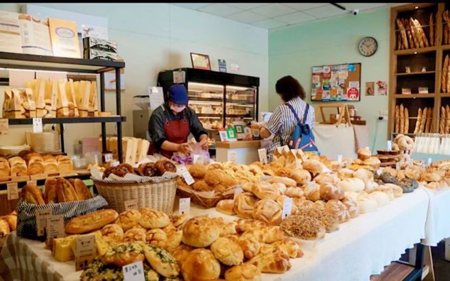 拉凡德手作烘焙坊疑似惡性倒閉，旗下員工一夕間失業，成為受害者，還有離職員工控訴老闆夫妻跑路前就已經欠薪，拖欠營業額及供應商貨款。（圖／取自業者臉書）