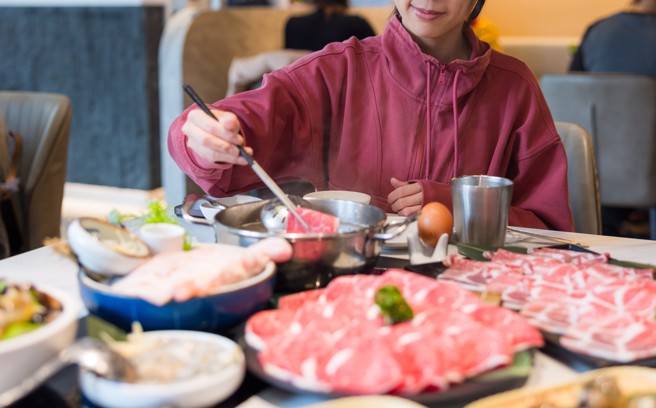 台湾不少餐饮业者惯例收取10%服务费。（示意图，shutterstock／达志）