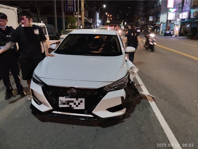 警方到场处置时开车的30岁陈姓驾驶明显恍神，并在车内搜出包含哈密瓜锭、依托咪酯烟弹与烟油等新型态二级毒品，将厘清是否毒驾后，依法送办。（警方提供／任义宇高雄传真）