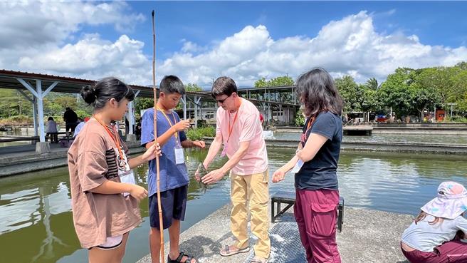 宜兰家扶中心今（14）日举办「牵手童行，快乐无敌」认养人与认养童相见欢活动，现场洋溢着笑声与感动。（宜兰家扶中心提供／吴佩蓉宜兰传真）
