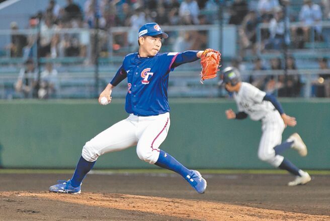 中華隊張乙安對日本先發1.1局失6分，含4分責失，吞下敗投。（中華棒協提供）