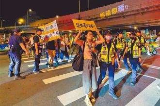 抗議拆公館圓環竟捧「蔣萬安遺照」 沈富雄：未戰先輸