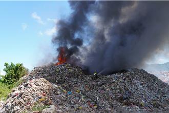 花莲吉安垃圾掩埋场烧出民眾怒火 近百村民赴议会怒陈情