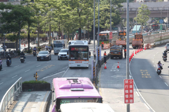 公馆圆环施工工程首上班日 李四川7点坐镇揭交通「神操作」